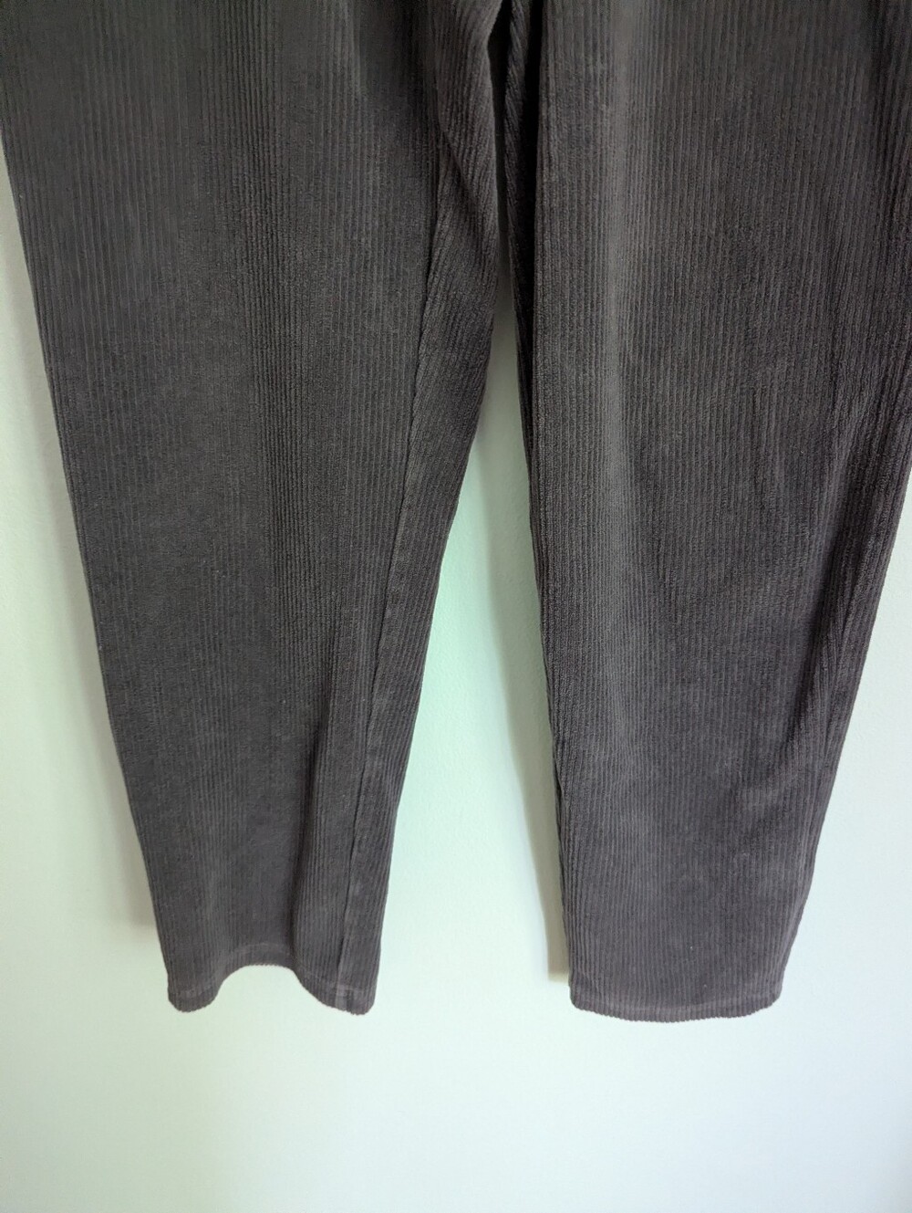 Quacker Factory Gray Corduroy Knit Pull On Tapered Pants Womens Small High Rise - Picture 4 of 12